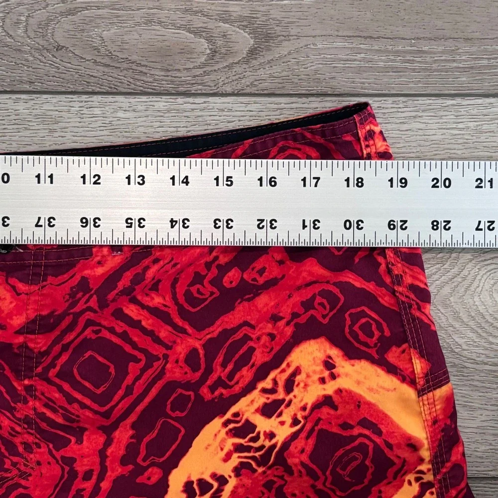 Nike 6.0 Board Shorts Mens 36 Red Orange Geometric Psychedelic Swim Trunks